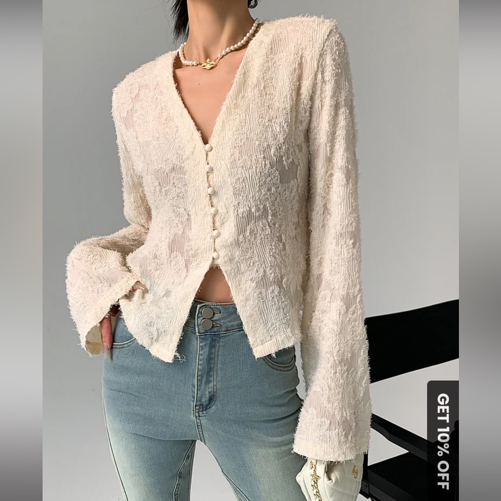 NWT Women’s V-Neck Ruffle Long Sleeve Blouse